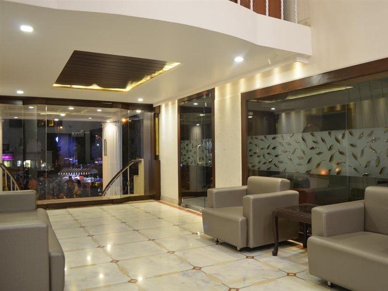 Hotel Apex International Vadodara Exteriör bild