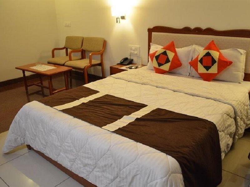 Hotel Apex International Vadodara Exteriör bild
