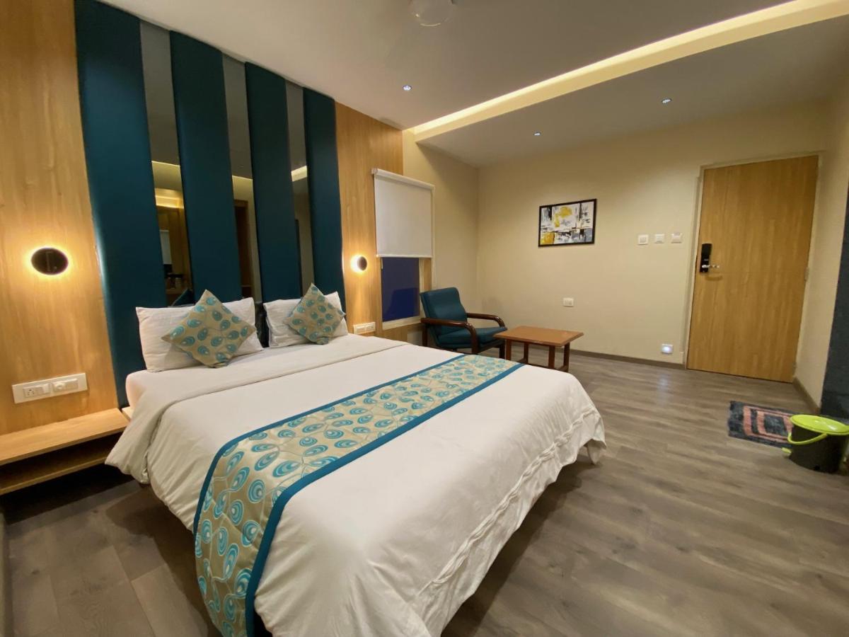 Hotel Apex International Vadodara Exteriör bild