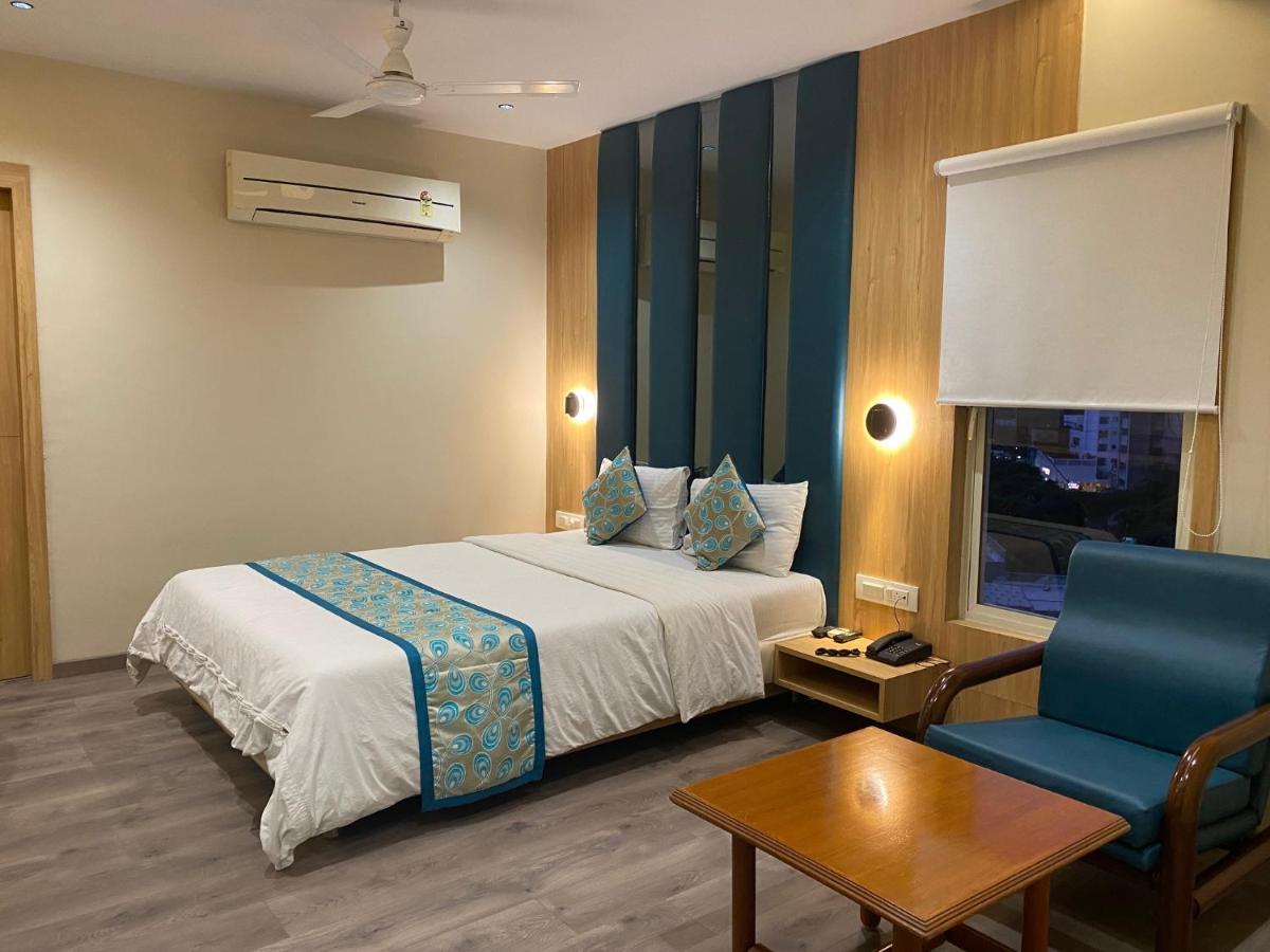 Hotel Apex International Vadodara Exteriör bild