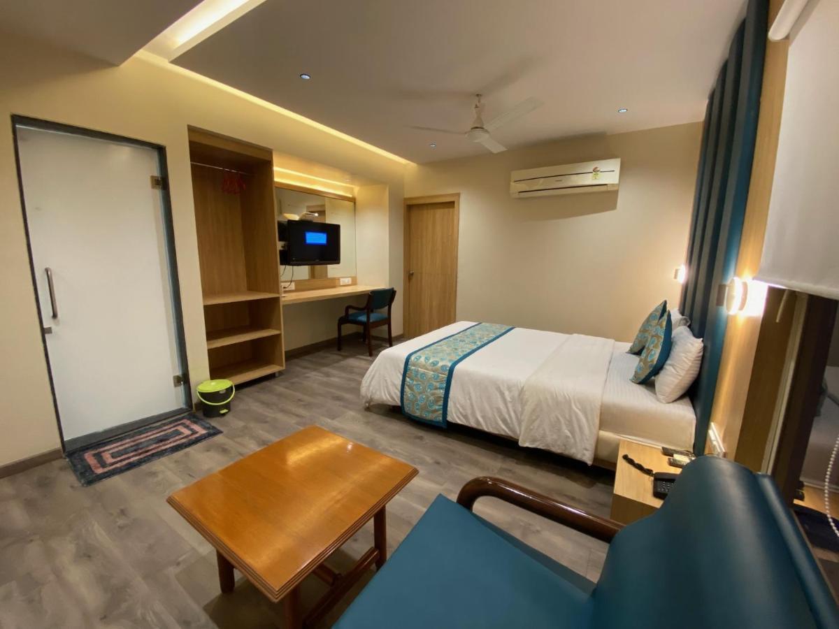 Hotel Apex International Vadodara Exteriör bild
