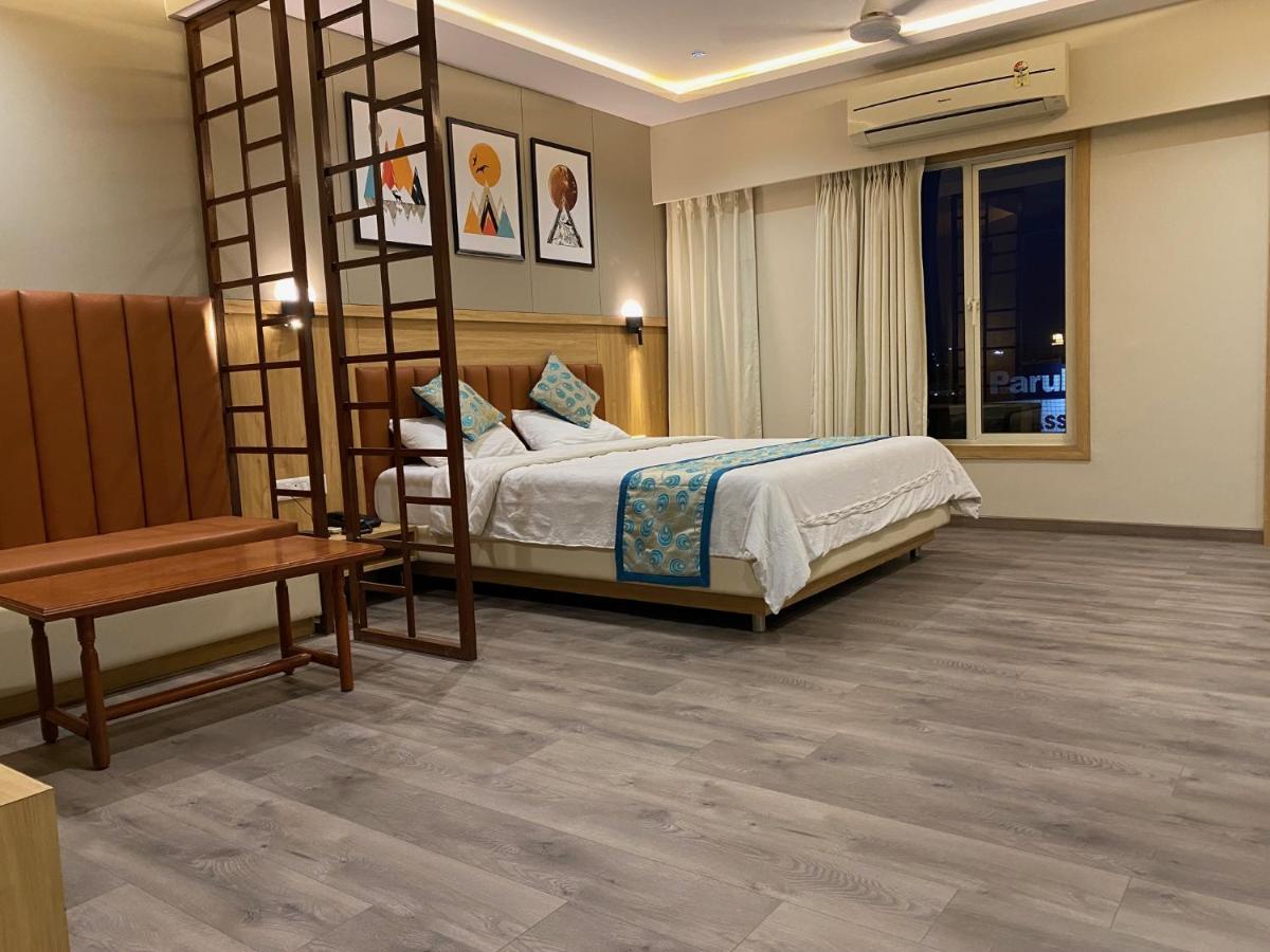 Hotel Apex International Vadodara Exteriör bild