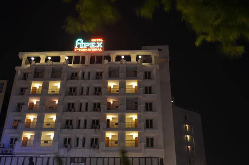 Hotel Apex International Vadodara Exteriör bild