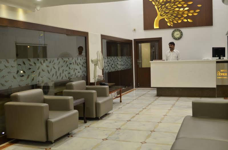 Hotel Apex International Vadodara Exteriör bild